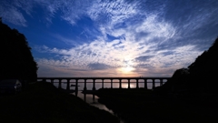 橋梁越しの夕景