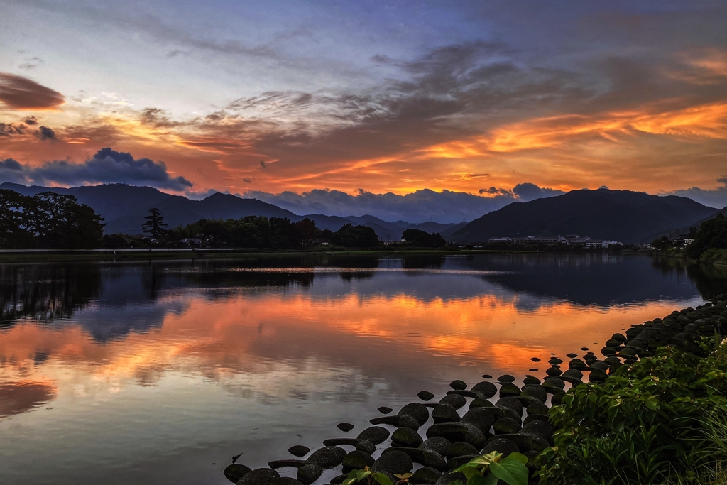 河川越しの雲