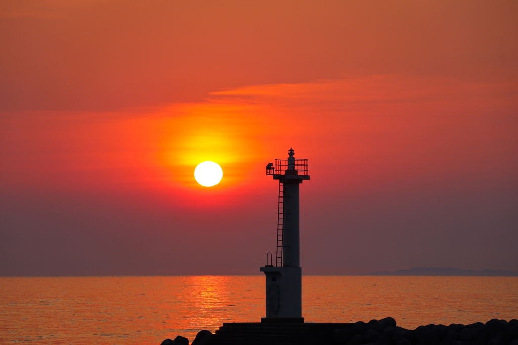 灯台と夕陽