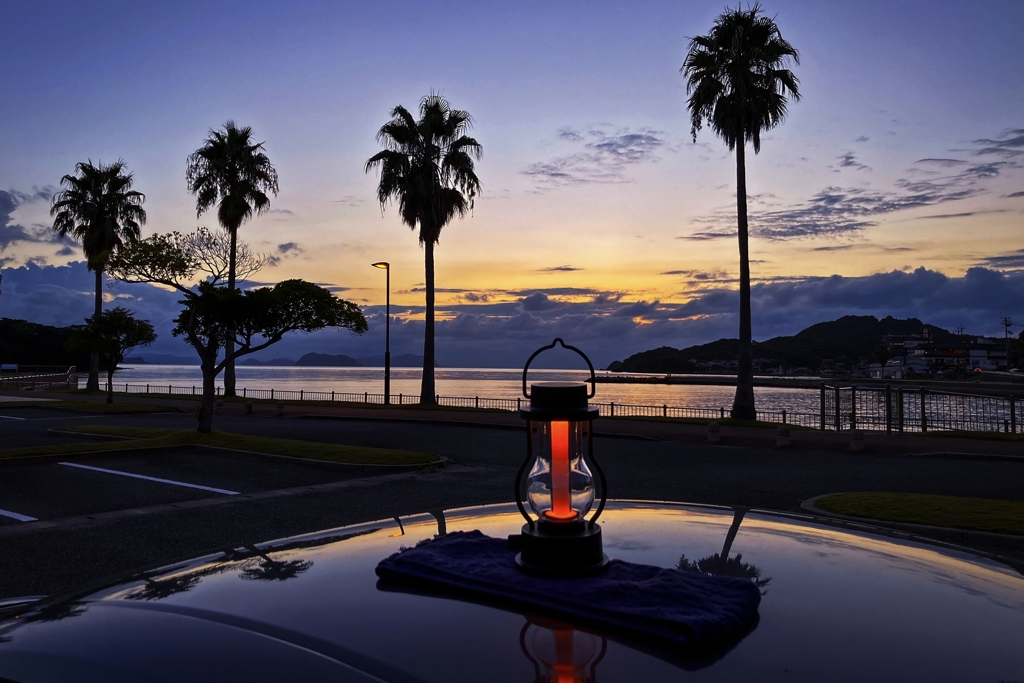 ランタン越しの夕景