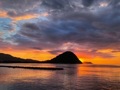半島に隠れた夕陽