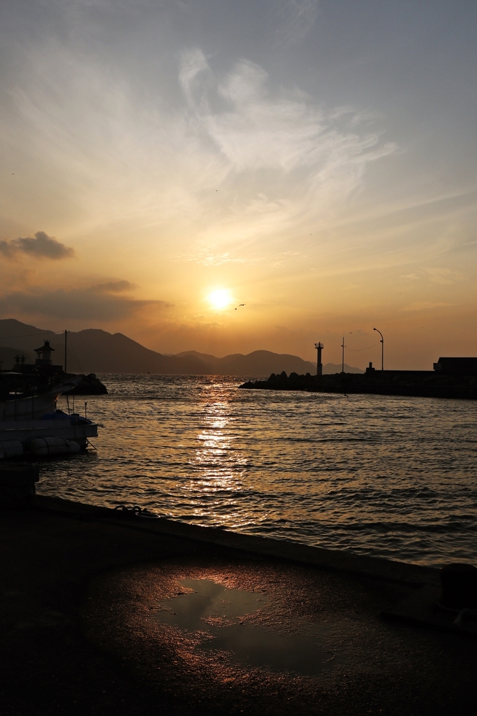 雨上がりの漁港