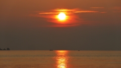 夕陽と漁船 夕陽と漁船