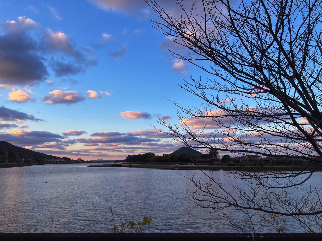 夕暮れの河口付近