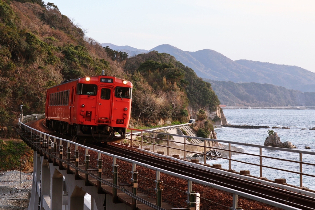 山陰本線と惣郷川橋梁