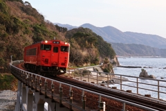 山陰本線と惣郷川橋梁