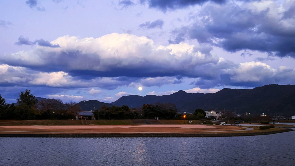 今年お初の満月