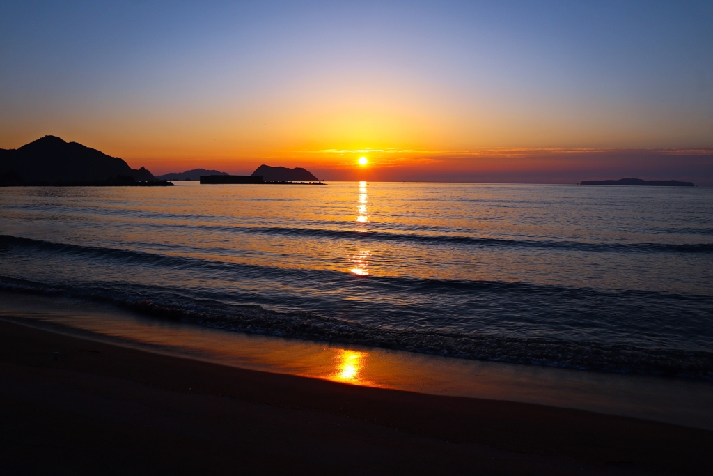 Reflection on the sand beach after 4min.