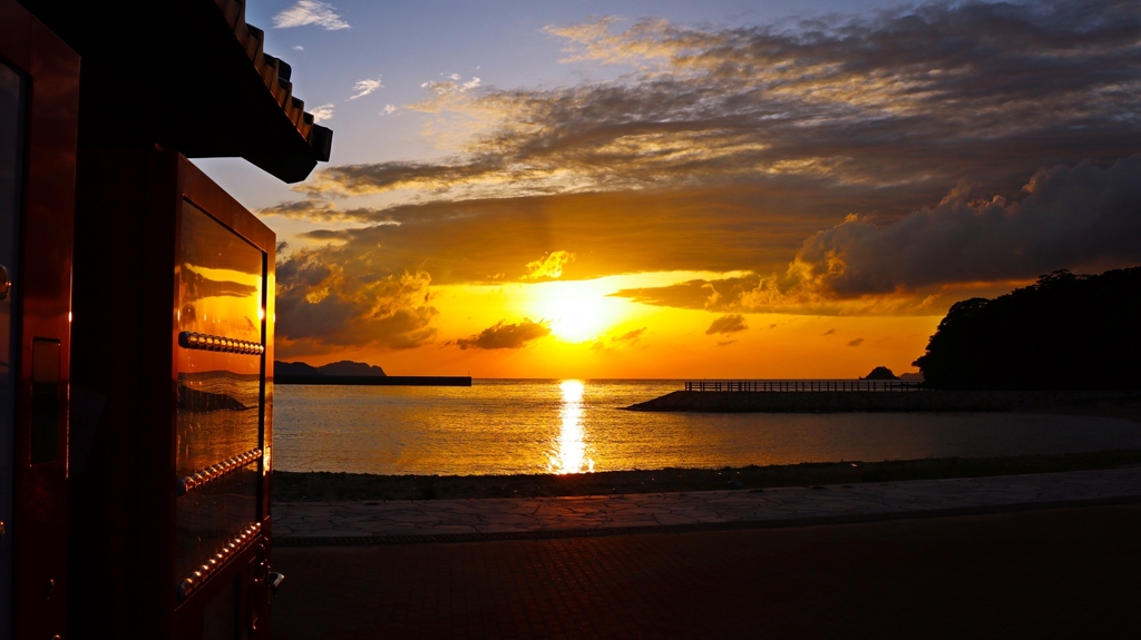 自販機と夕景