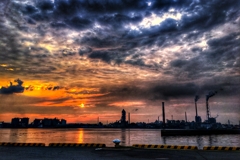工場群の夕景