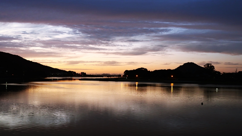 日没直後の河口付近