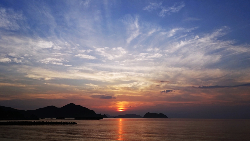 青海島に沈む夕陽