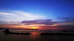 防波堤越しの夕景