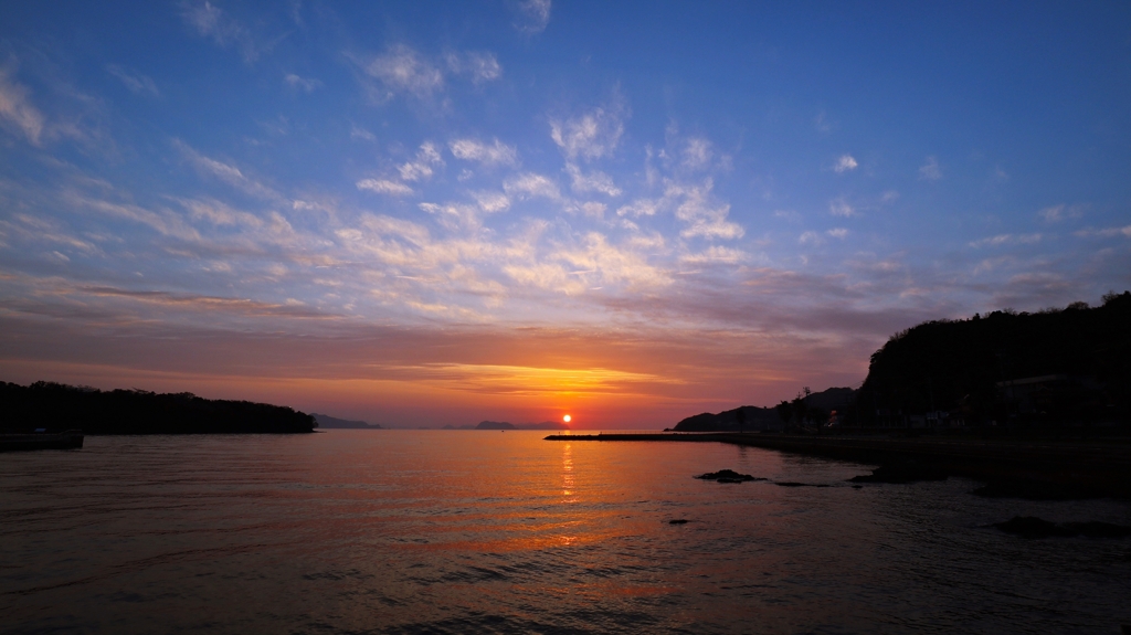 入り江の夕景