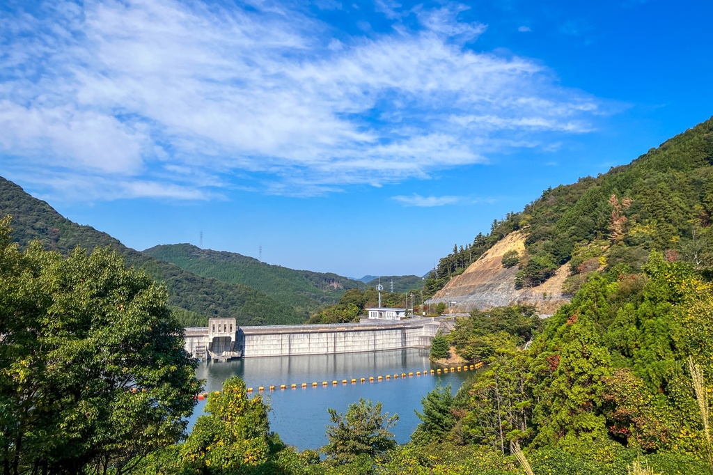 湯免ダムとみすみ湖