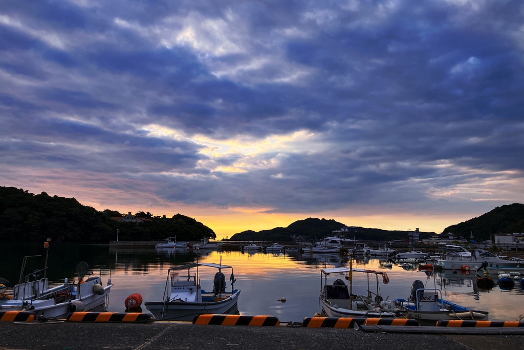 漁港の夕景