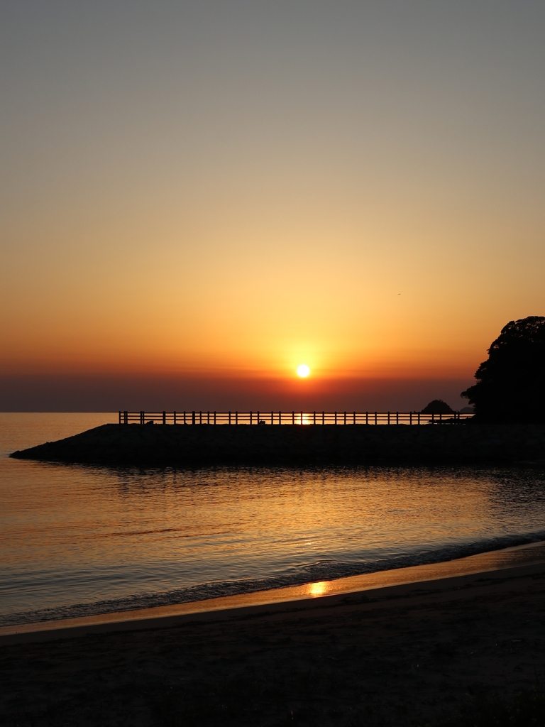 波打ち際と防波堤