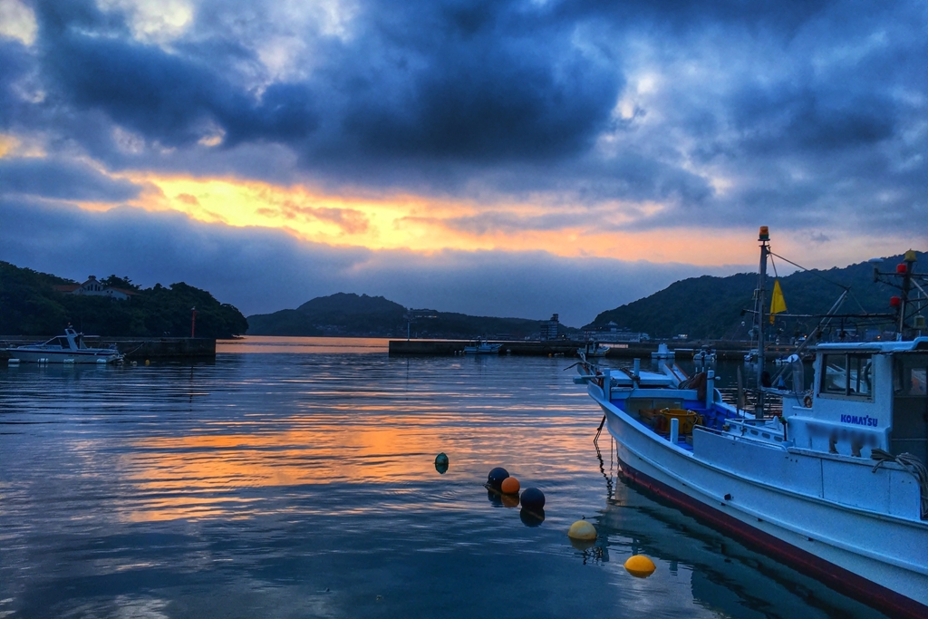 漁港の夕景
