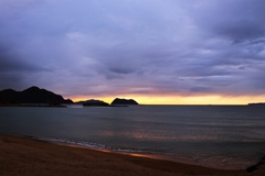 波打ち際の夕焼け