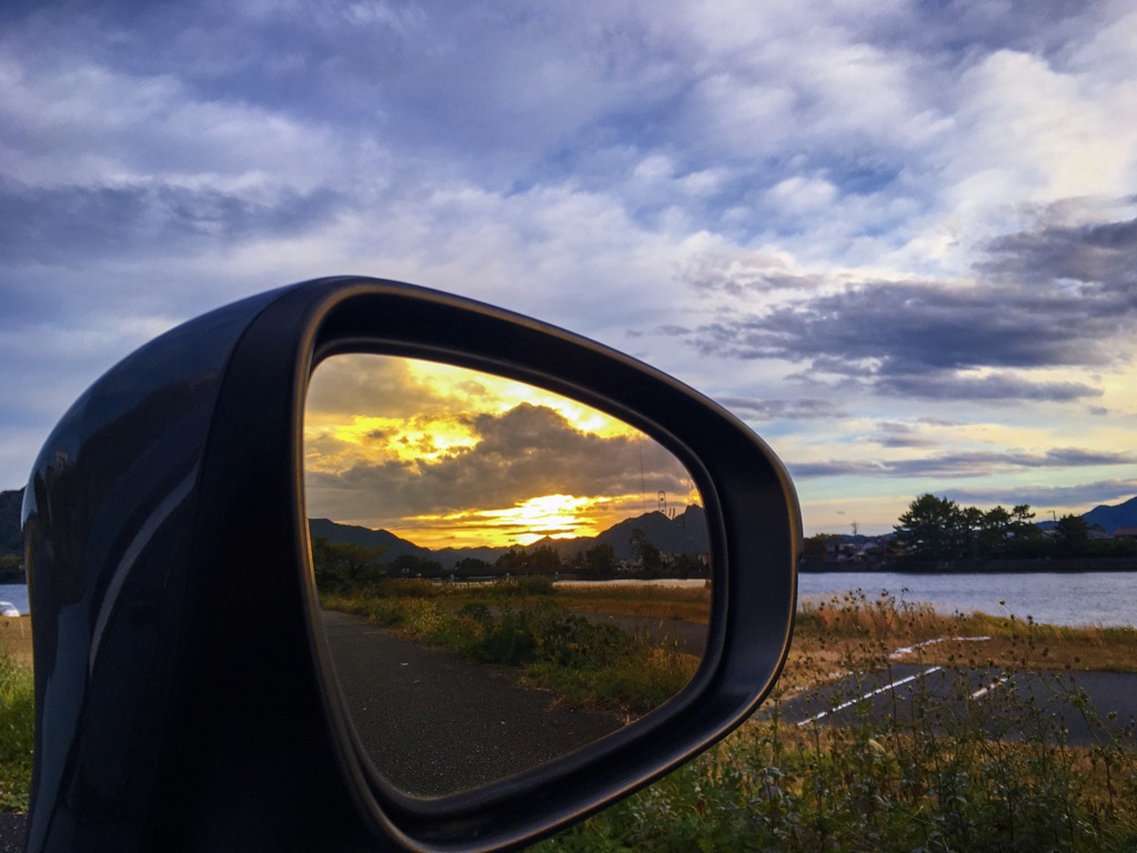 ミラー越しの朝