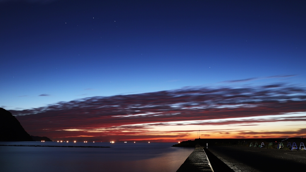 星と漁火