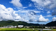 畑越しの雲