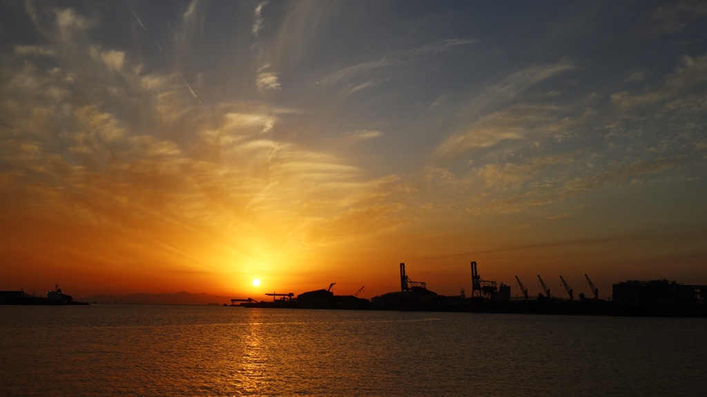 工場地帯の夕景