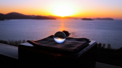 ハンカチの上にガラス玉