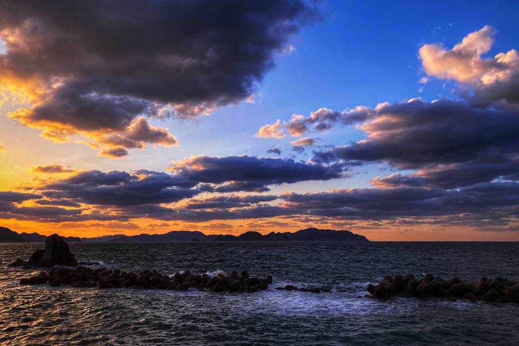 防波堤越しの夕焼け