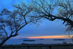 離島群と僅かな夕焼け