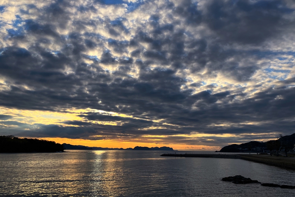入り江の夕景