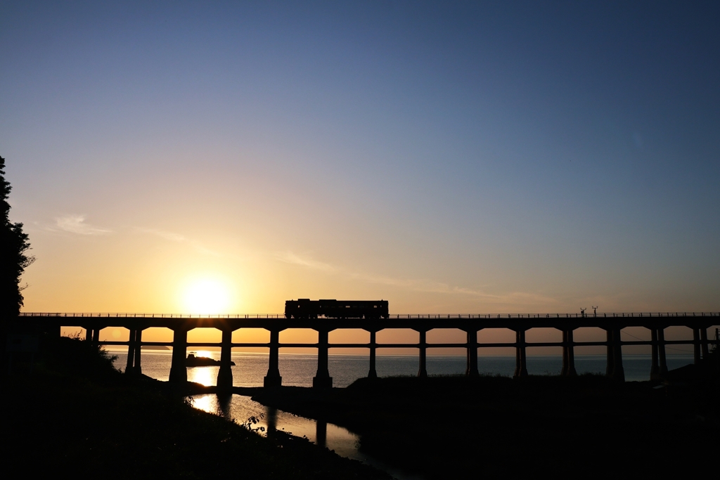 午後5時28分益田行