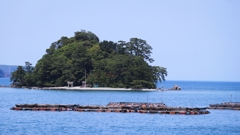 生け簀と男鹿島