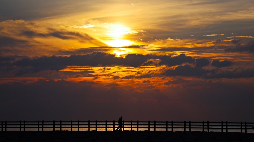 防波堤のある夕景.2