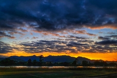 夜明け前の河川敷