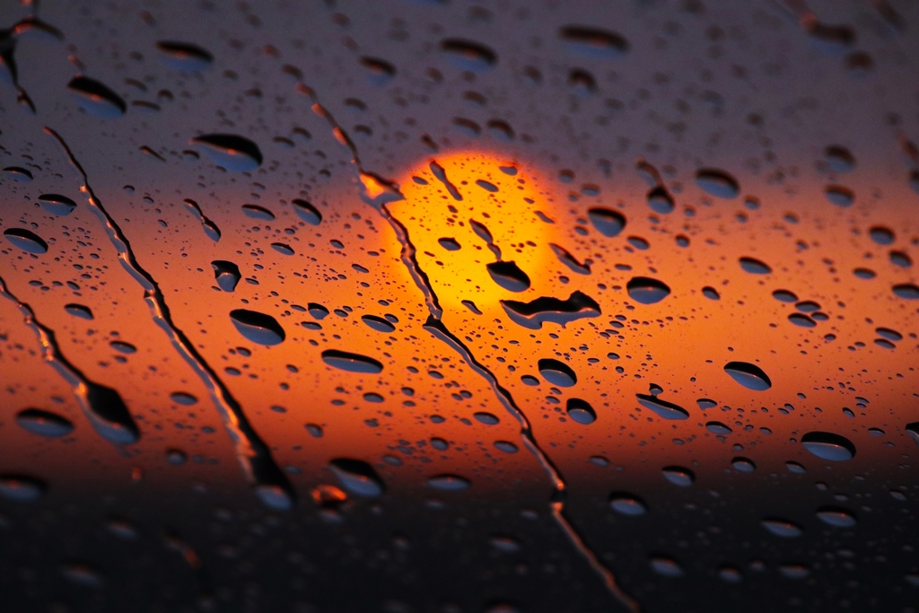 フロントガラスの雨粒