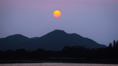 満月ではありません、夕陽です。