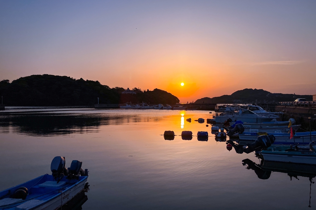 山陰のある漁港にて