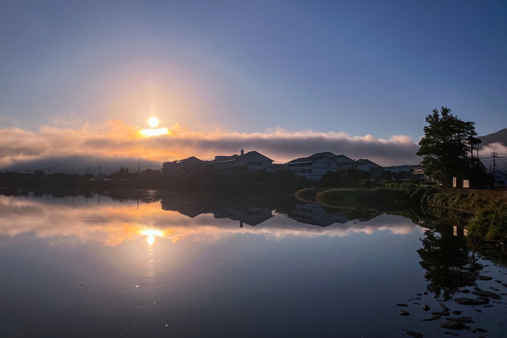 靄（モヤ）がかかった河口付近