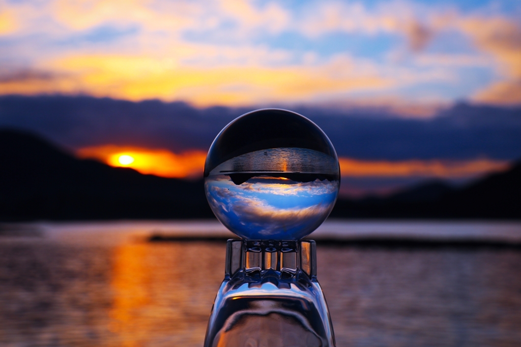 ガラス玉に映す