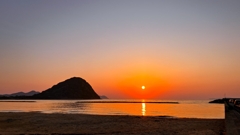 今日は水平線に沈むのか！