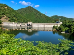 小さな小さなダム湖