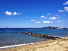 秋晴れの山陰の砂浜