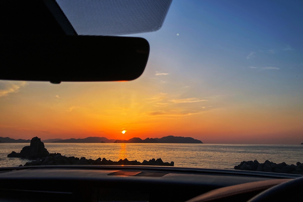 運転席から眺める夕景