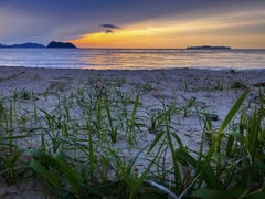 砂浜と夕景