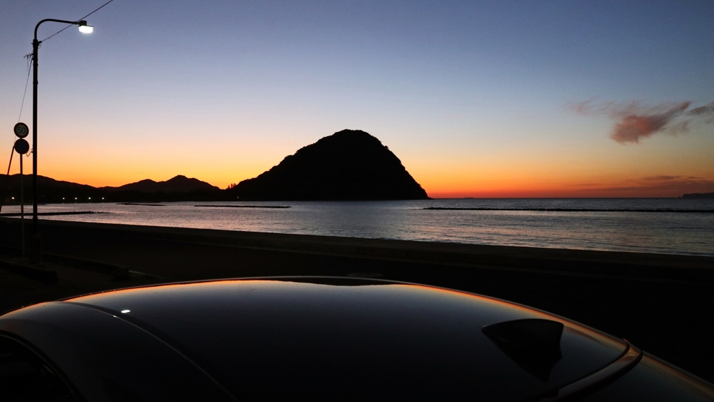 ボンネット越し