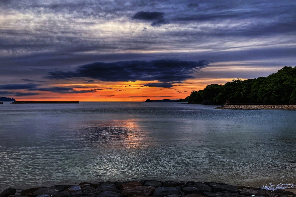 入り江の夕景
