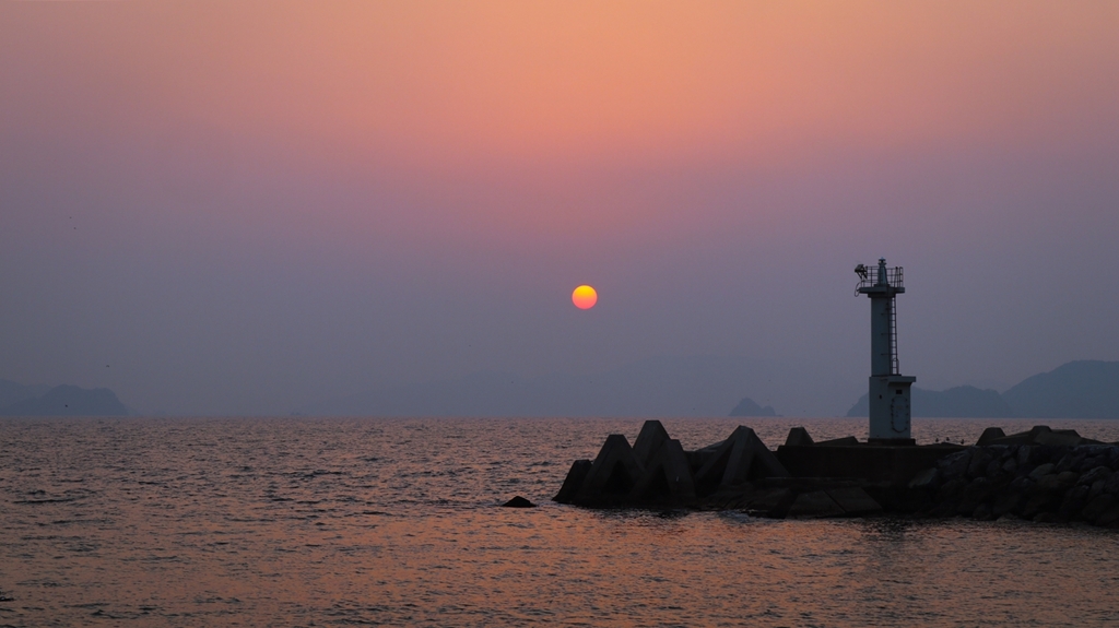 灯台と夕陽