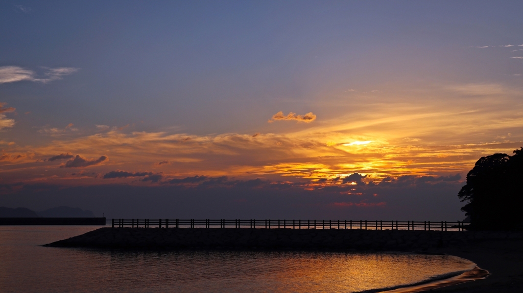 防波堤のある夕景.1
