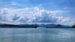 休日に釣りを楽しむ人達